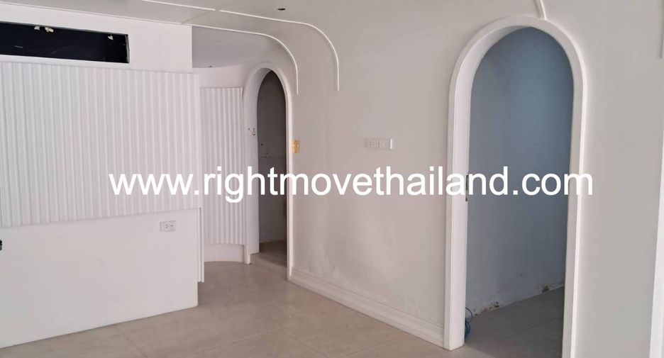 For rent 4 bedrooms retail Space in Pathum Wan, Bangkok