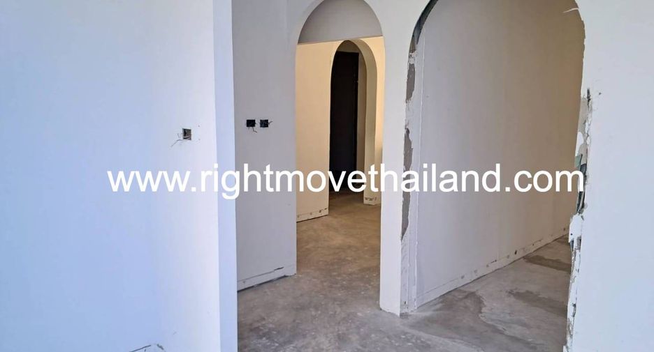 For rent 4 bedrooms retail Space in Pathum Wan, Bangkok