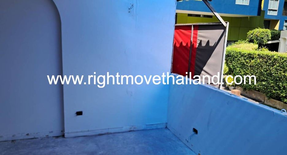 For rent 4 bedrooms retail Space in Pathum Wan, Bangkok