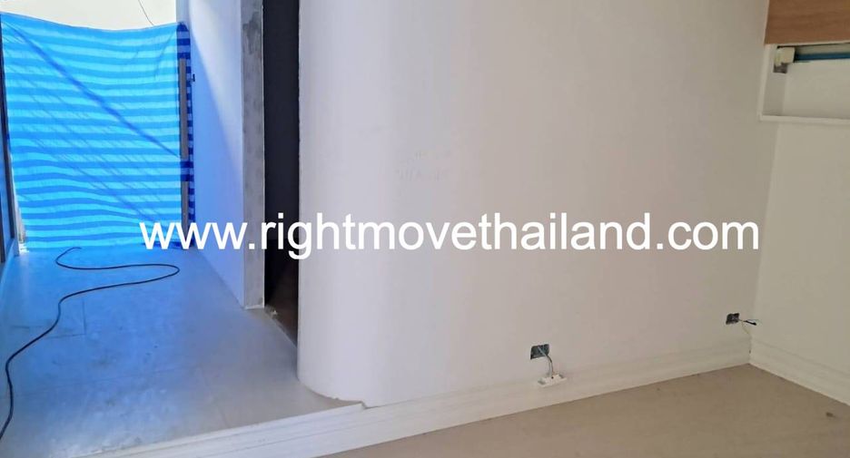 For rent 4 bedrooms retail Space in Pathum Wan, Bangkok