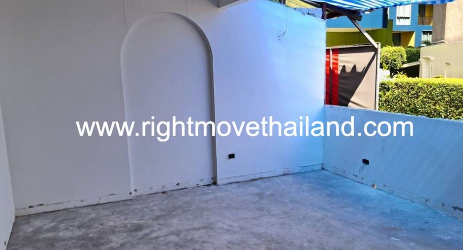 For rent 4 bedrooms retail Space in Pathum Wan, Bangkok