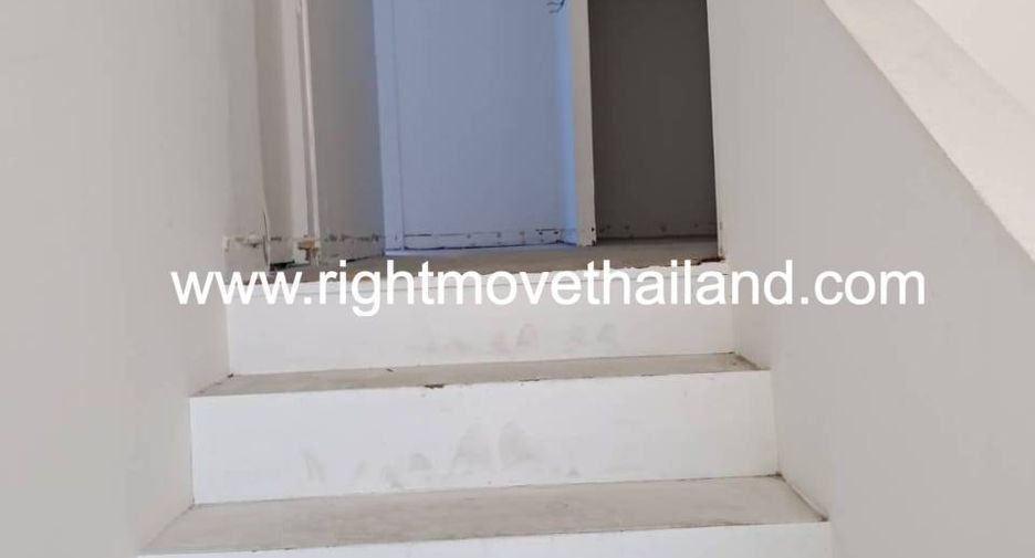 For rent 4 bedrooms retail Space in Pathum Wan, Bangkok