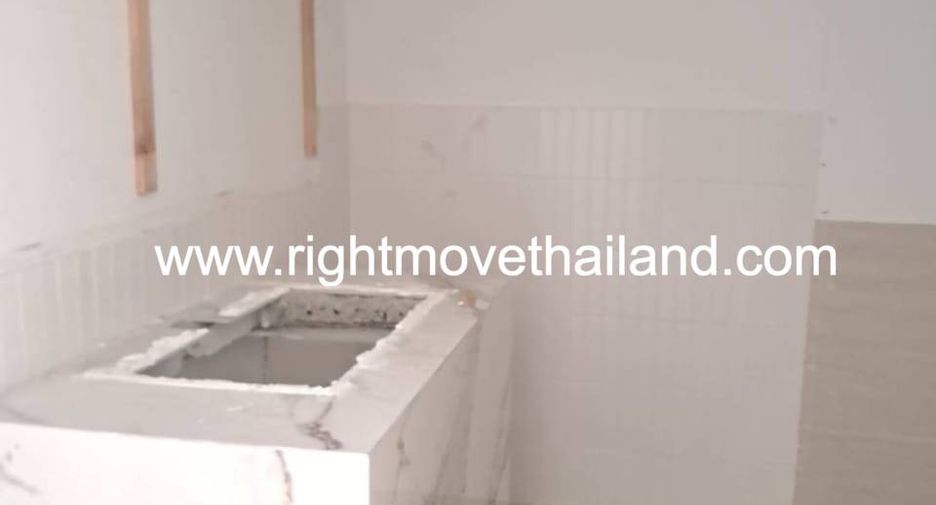 For rent 4 bedrooms retail Space in Pathum Wan, Bangkok