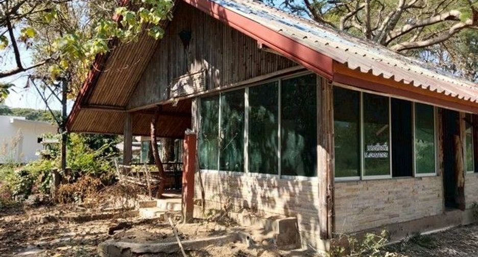 For sale 5 bedrooms house in Mueang Chiang Rai, Chiang Rai