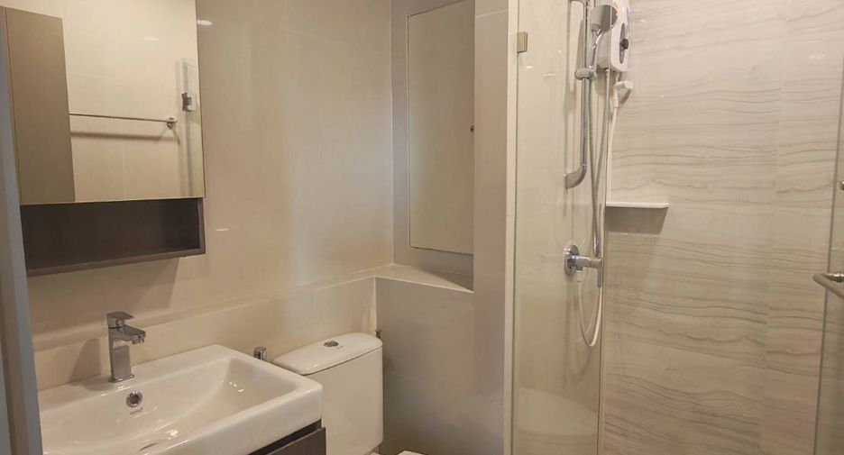 For rent 2 ベッドルーム condo in Phra Khanong, Bangkok