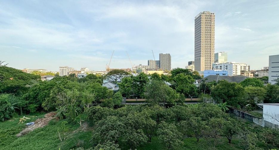 For rent 1 bed condo in Phra Khanong, Bangkok