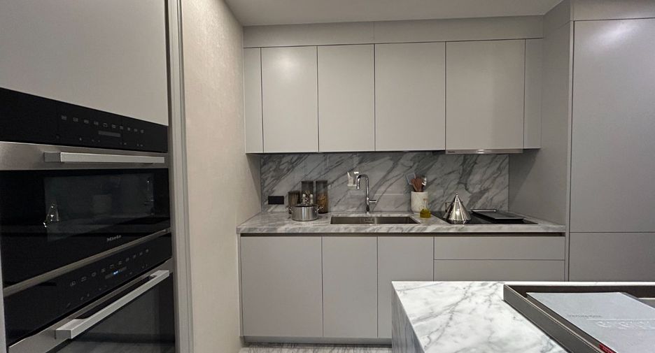 For sale 1 bed condo in Khlong Toei, Bangkok