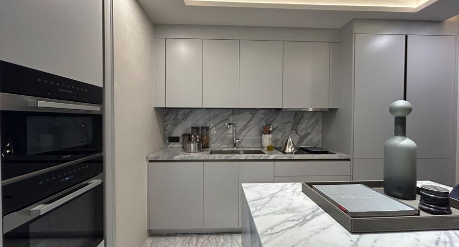 For sale 1 bed condo in Khlong Toei, Bangkok