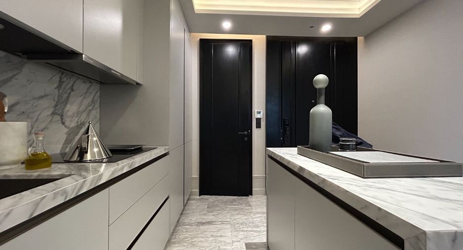 For sale 1 bed condo in Khlong Toei, Bangkok