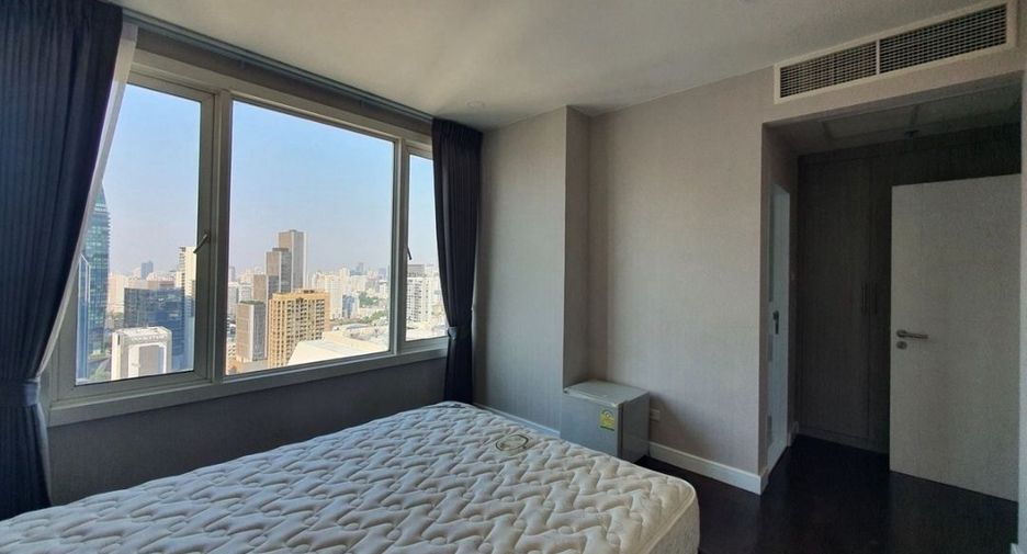 For sale 4 bedrooms condo in Khlong Toei, Bangkok