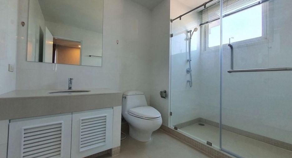 For sale 4 bedrooms condo in Khlong Toei, Bangkok