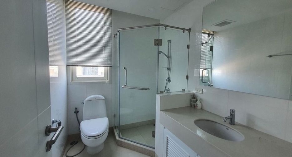 For sale 4 bedrooms condo in Khlong Toei, Bangkok