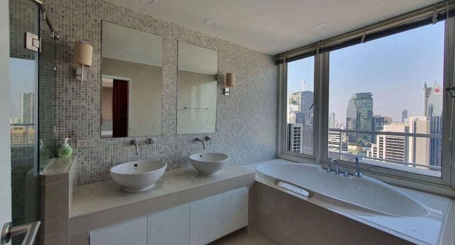 For sale 4 bedrooms condo in Khlong Toei, Bangkok
