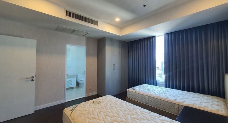 For sale 4 bedrooms condo in Khlong Toei, Bangkok