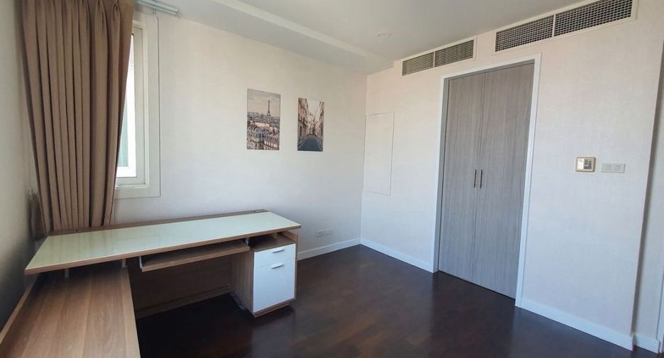 For sale 4 bedrooms condo in Khlong Toei, Bangkok