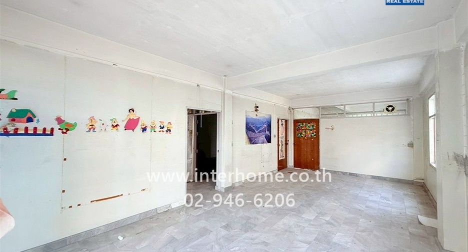 For sale 2 bedrooms retail Space in Huai Khwang, Bangkok