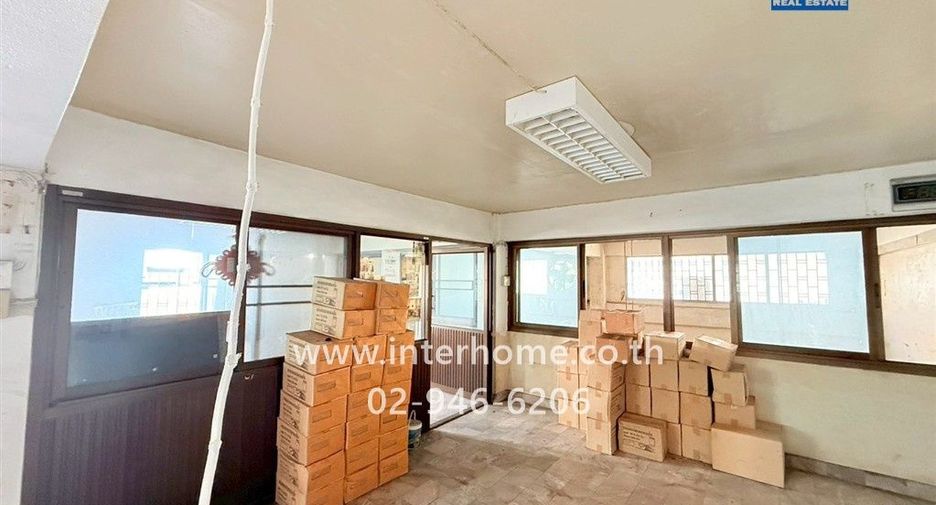 For sale 2 bedrooms retail Space in Huai Khwang, Bangkok