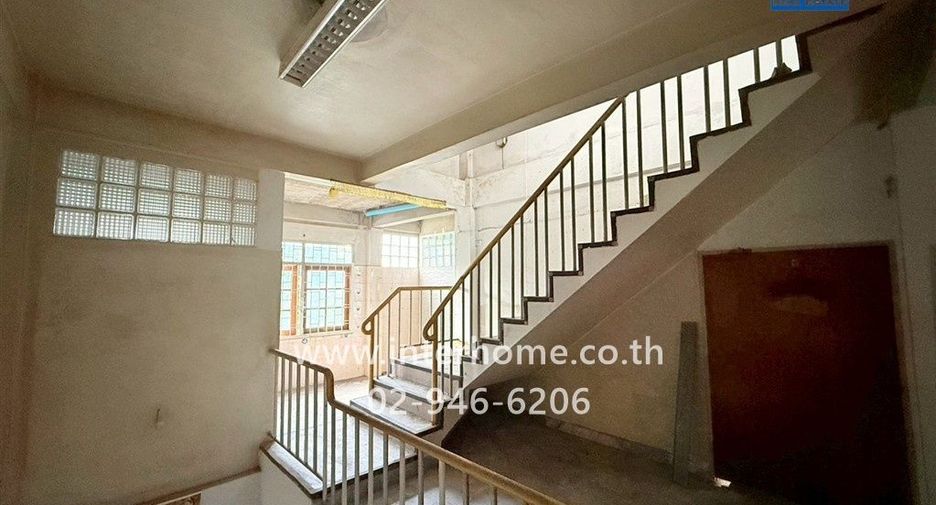For sale 2 bedrooms retail Space in Huai Khwang, Bangkok