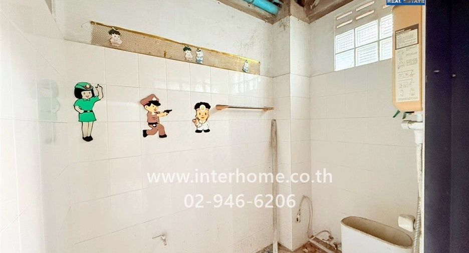 For sale 2 bedrooms retail Space in Huai Khwang, Bangkok