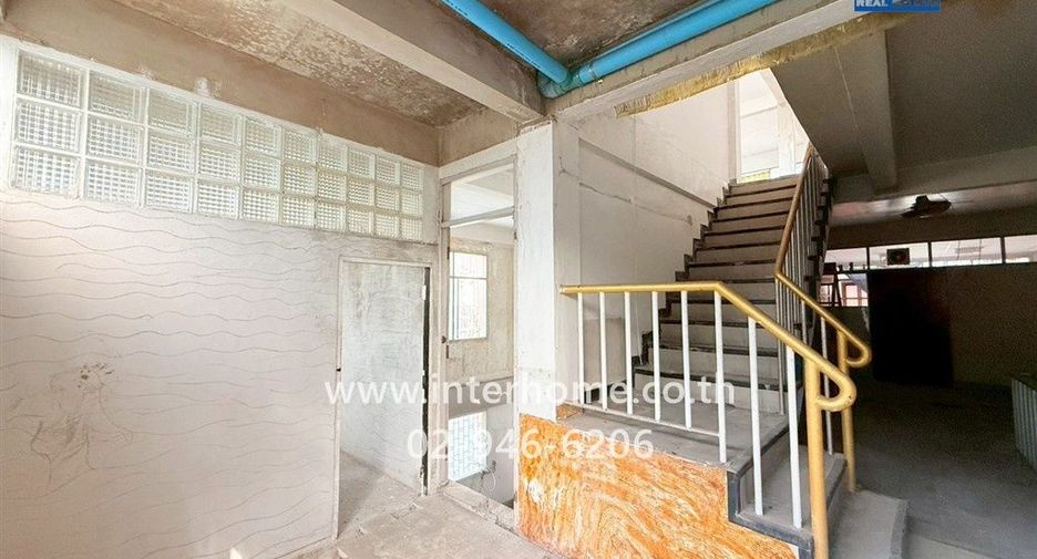 For sale 2 bedrooms retail Space in Huai Khwang, Bangkok