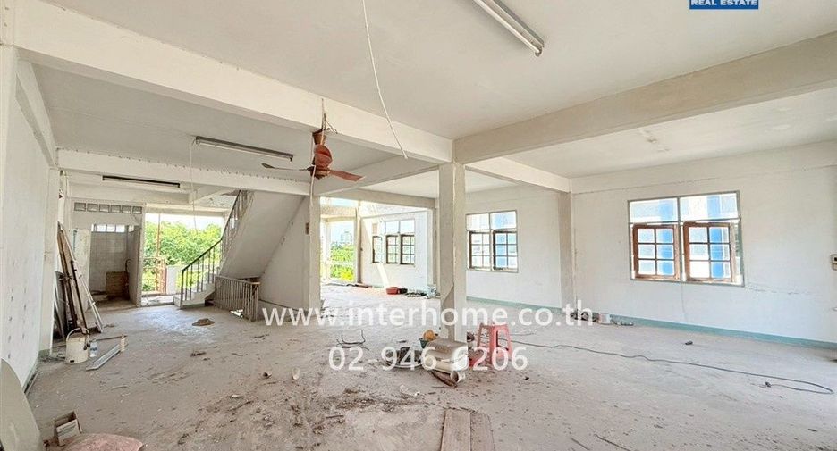 For sale 2 bedrooms retail Space in Huai Khwang, Bangkok
