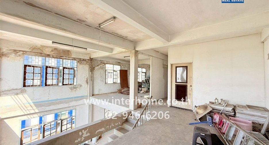 For sale 2 bedrooms retail Space in Huai Khwang, Bangkok