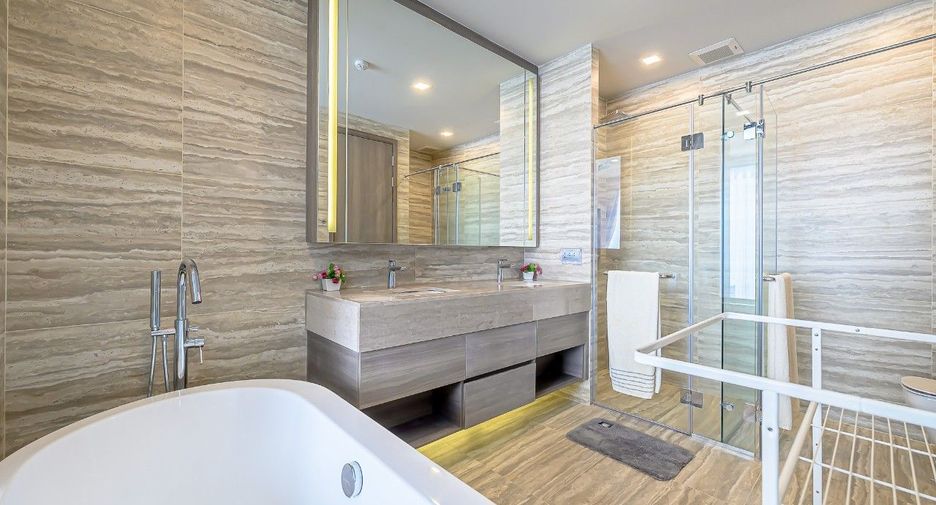 Condo en alquiler de 2 habitaciones en Khlong Toei, Bangkok