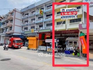 For sale 5 bedrooms retail Space in Wang Thonglang, Bangkok