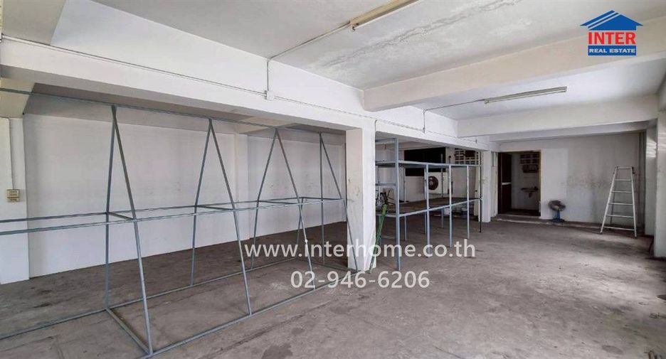 Local comercial en venta de 5 habitaciones en Wang Thonglang, Bangkok