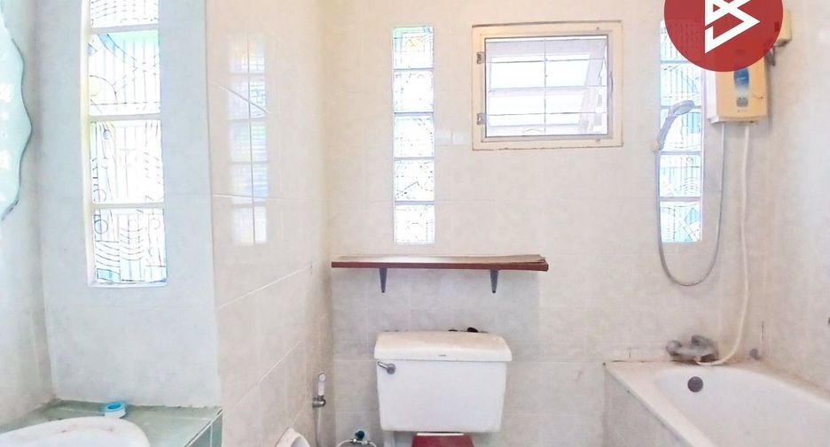 For sale 3 bedrooms townhouse in Prawet, Bangkok