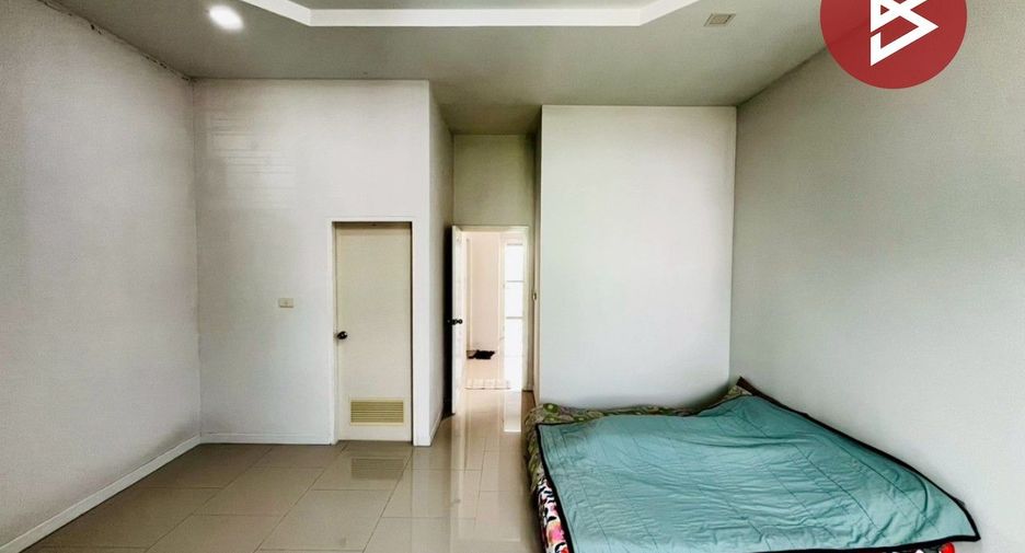 For sale 3 bedrooms townhouse in Pluak Daeng, Rayong