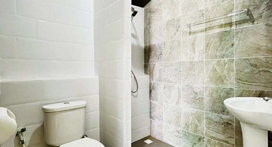 For sale 3 bedrooms townhouse in Pluak Daeng, Rayong