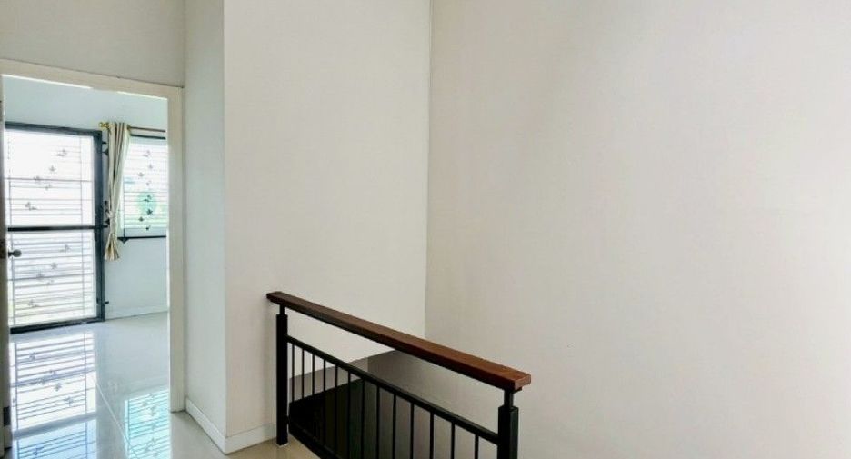 For sale 3 bedrooms townhouse in Pluak Daeng, Rayong