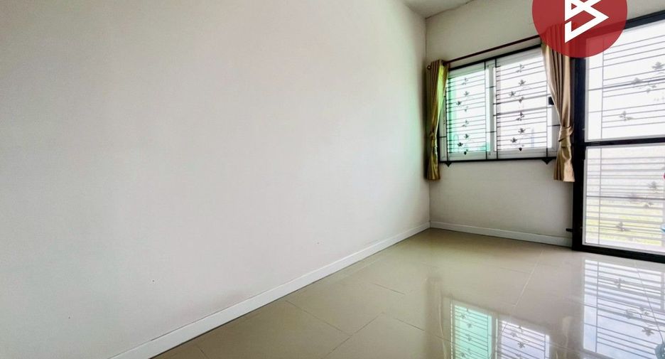 For sale 3 bedrooms townhouse in Pluak Daeng, Rayong