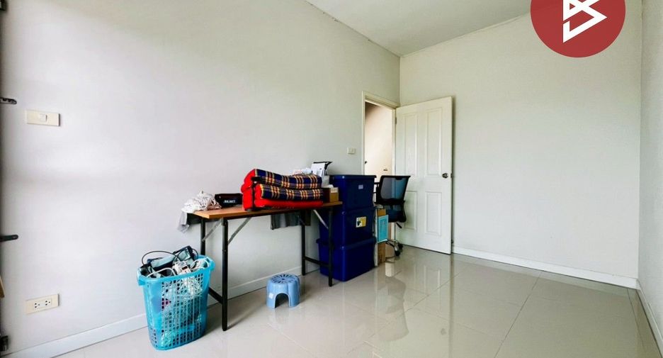 For sale 3 bedrooms townhouse in Pluak Daeng, Rayong