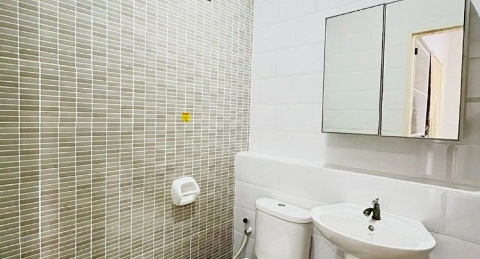 For sale 3 bedrooms townhouse in Pluak Daeng, Rayong