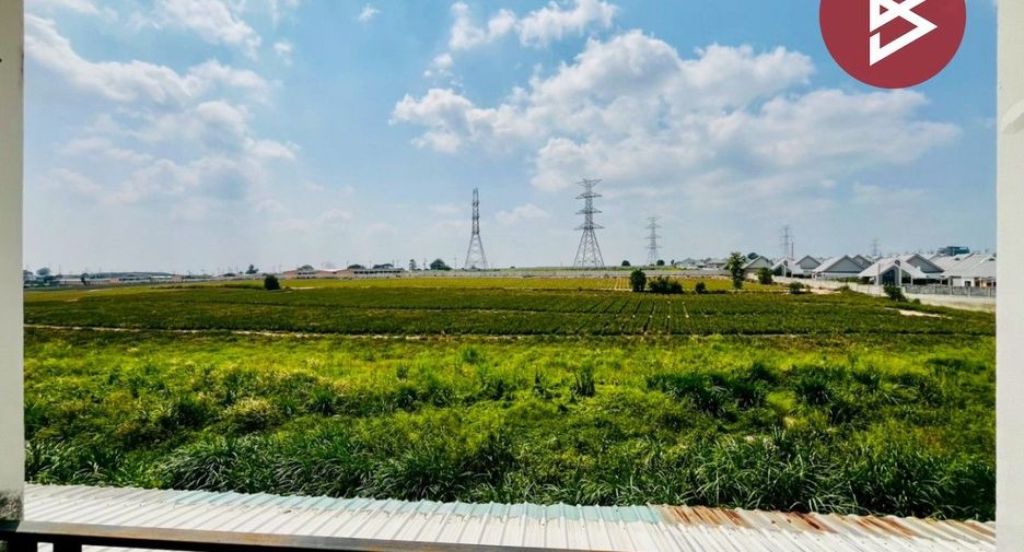 For sale 3 bedrooms townhouse in Pluak Daeng, Rayong