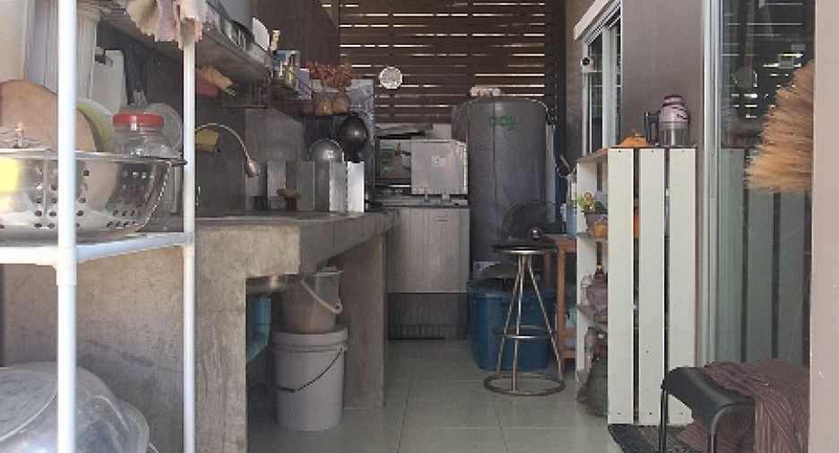 Casa adosada en venta de 3 habitaciones en Lat Krabang, Bangkok