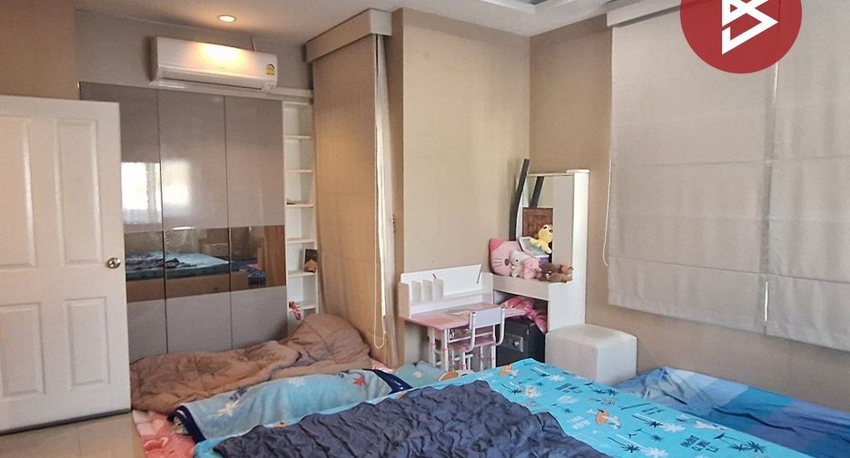 Casa adosada en venta de 3 habitaciones en Lat Krabang, Bangkok