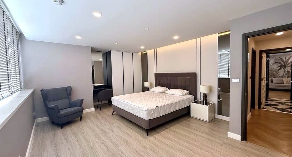 For sale 3 bedrooms condo in Khlong Toei, Bangkok
