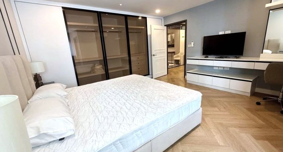 For sale 3 bedrooms condo in Khlong Toei, Bangkok