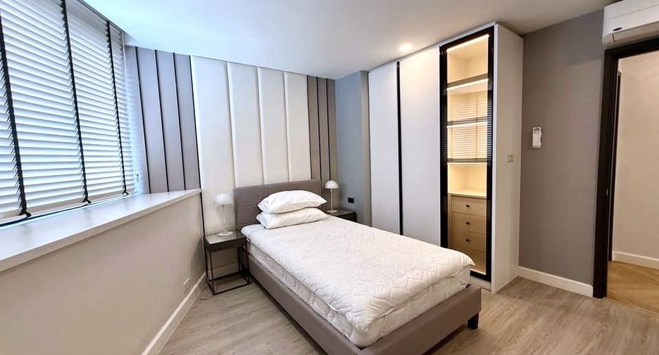 For sale 3 bedrooms condo in Khlong Toei, Bangkok