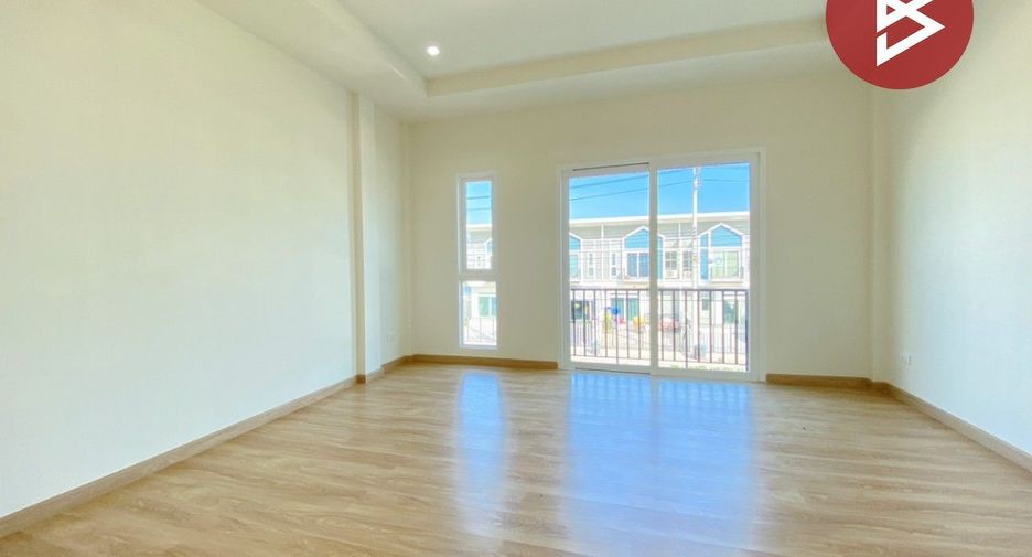 For sale 4 bedrooms townhouse in Mueang Samut Prakan, Samut Prakan