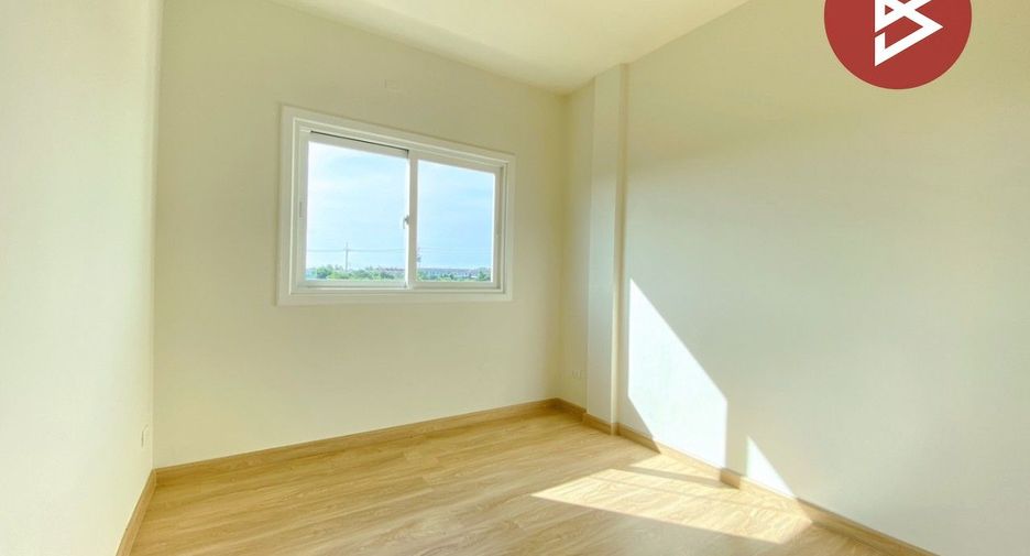 For sale 4 bedrooms townhouse in Mueang Samut Prakan, Samut Prakan