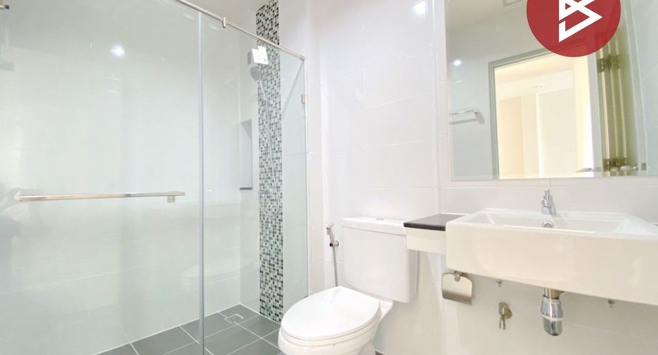 For sale 4 bedrooms townhouse in Mueang Samut Prakan, Samut Prakan