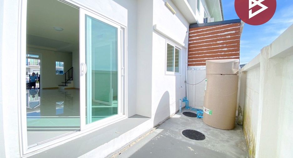 For sale 4 bedrooms townhouse in Mueang Samut Prakan, Samut Prakan