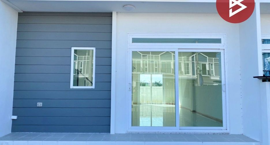 For sale 4 bedrooms townhouse in Mueang Samut Prakan, Samut Prakan