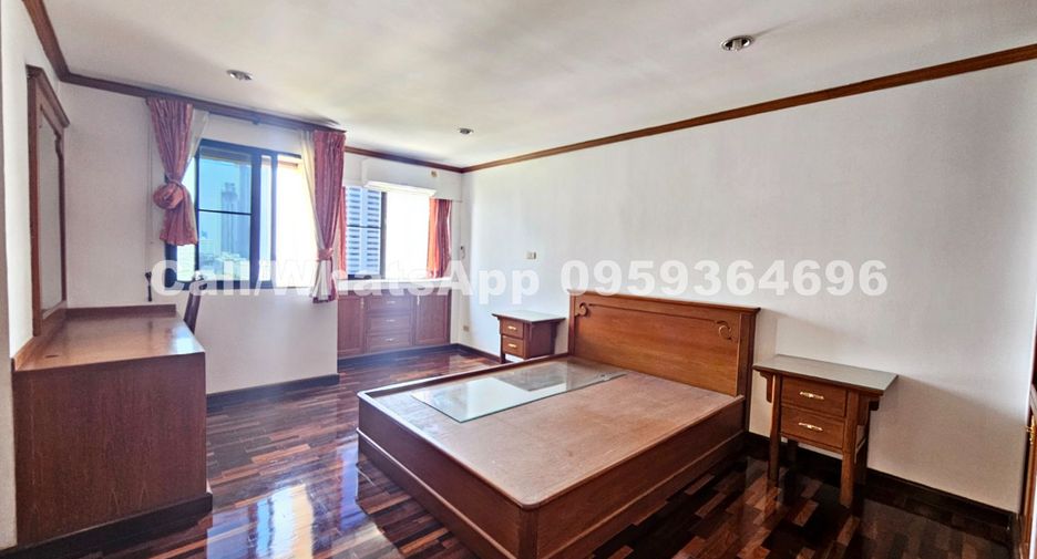 For rent 2 bedrooms condo in Watthana, Bangkok