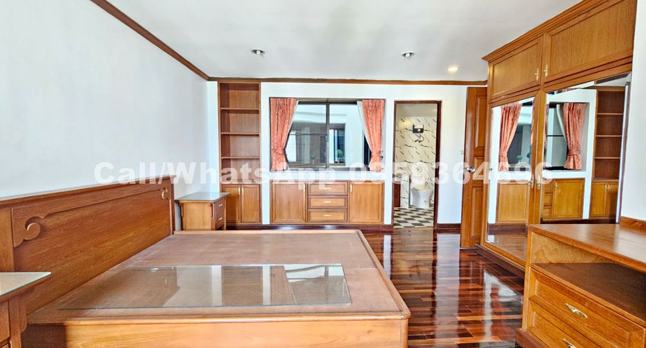 For rent 2 bedrooms condo in Watthana, Bangkok