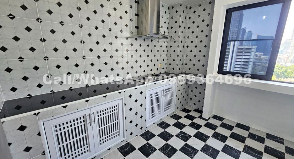 For rent 2 bedrooms condo in Watthana, Bangkok